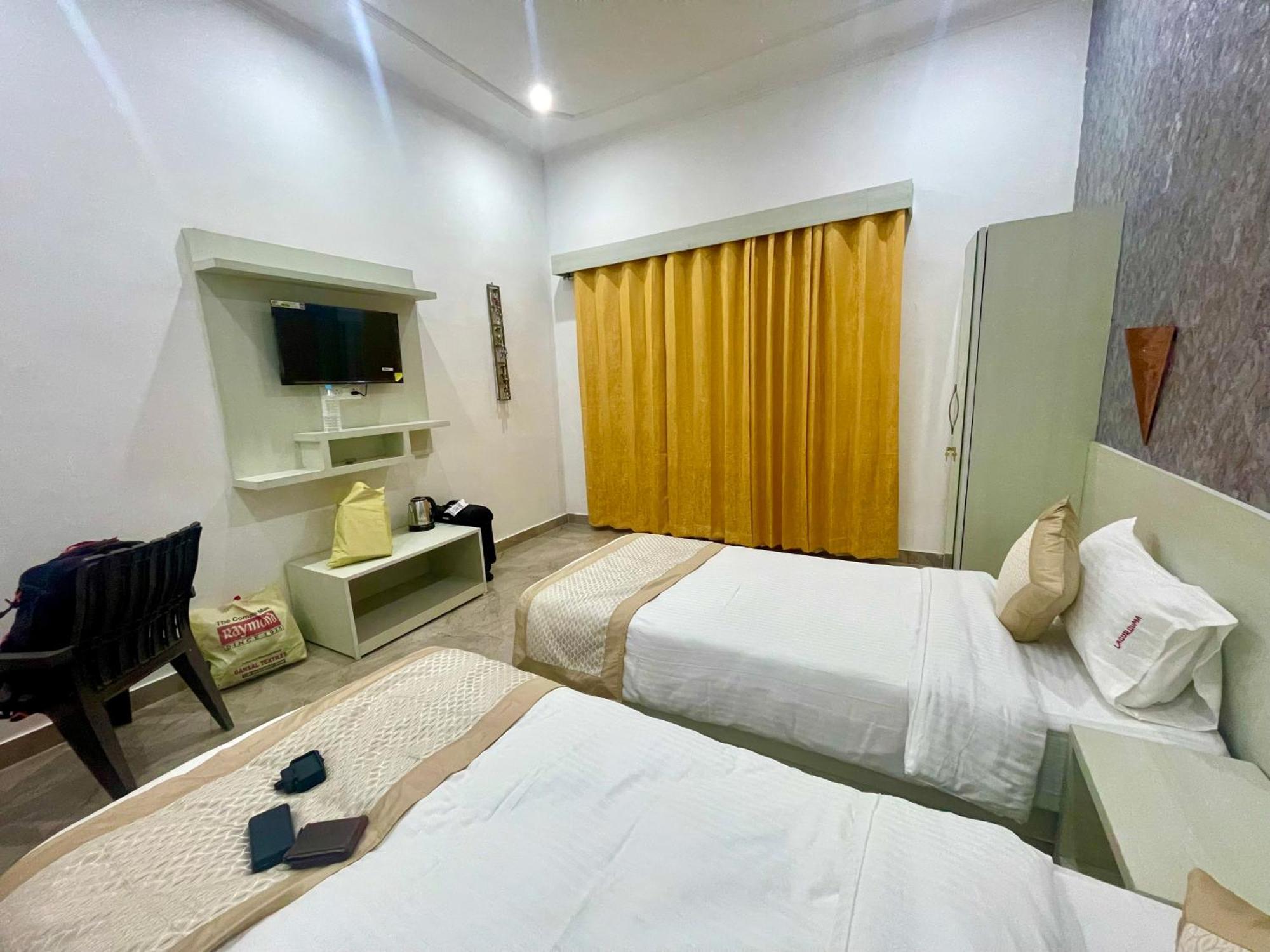 La Curcuma Luxury Homestay Khajuraho Luaran gambar